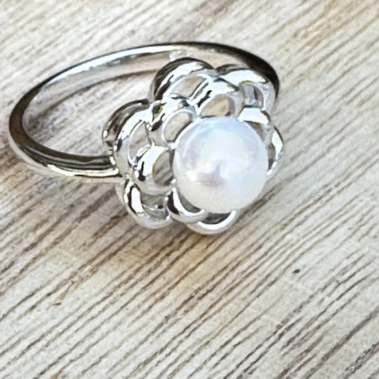 Daisy Pearl Ring