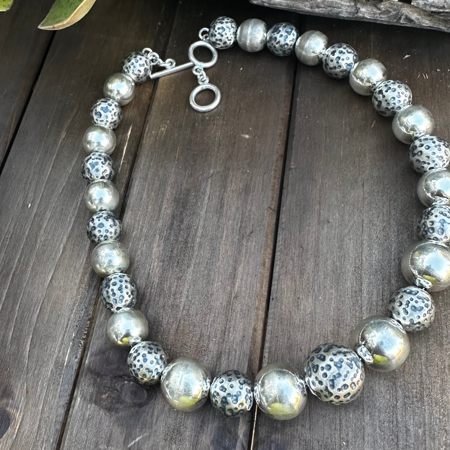N0532 Dalmatian Toggle Necklace 18”