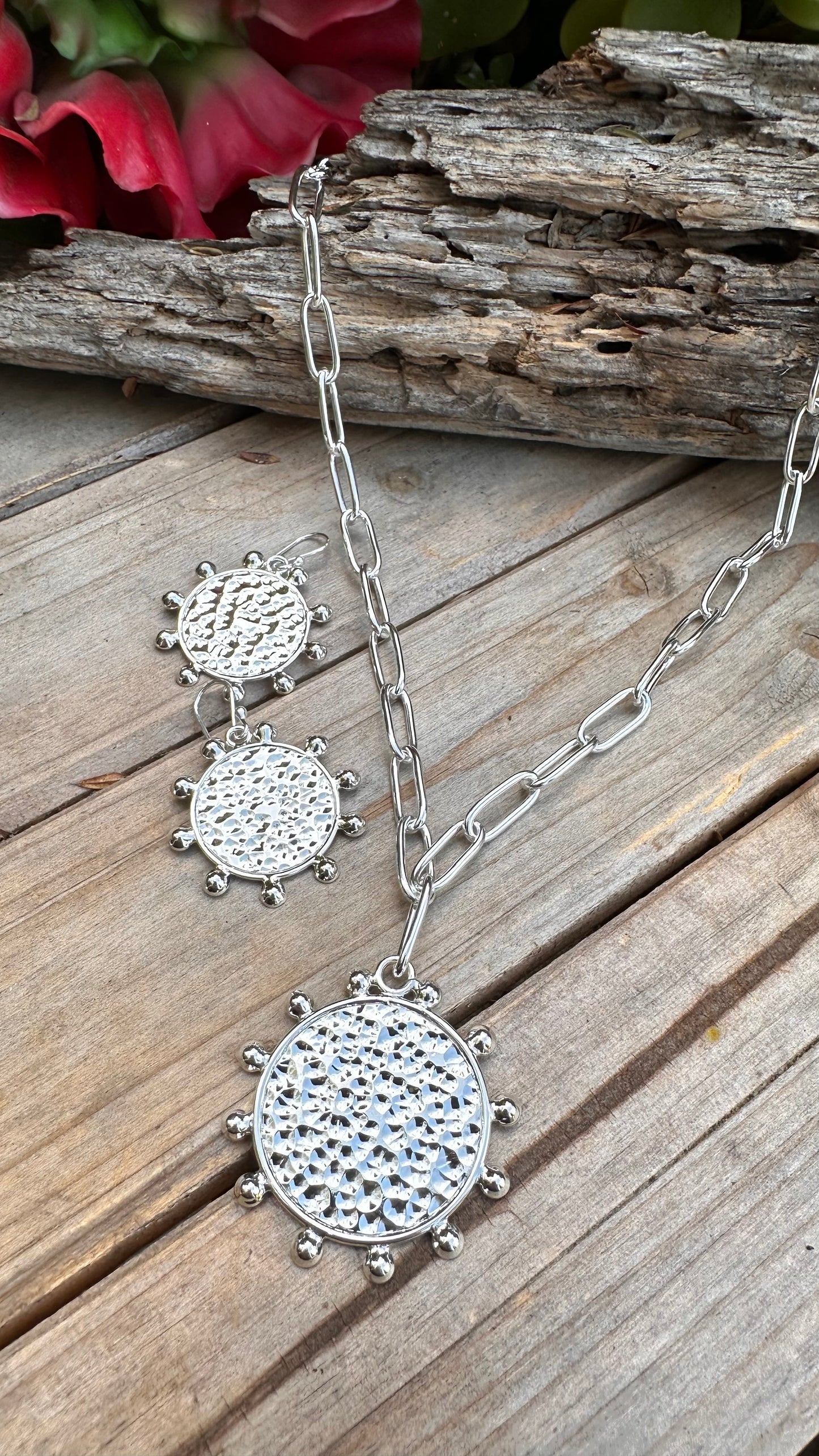 N0791  22” Taxco Sun Hammered Necklace