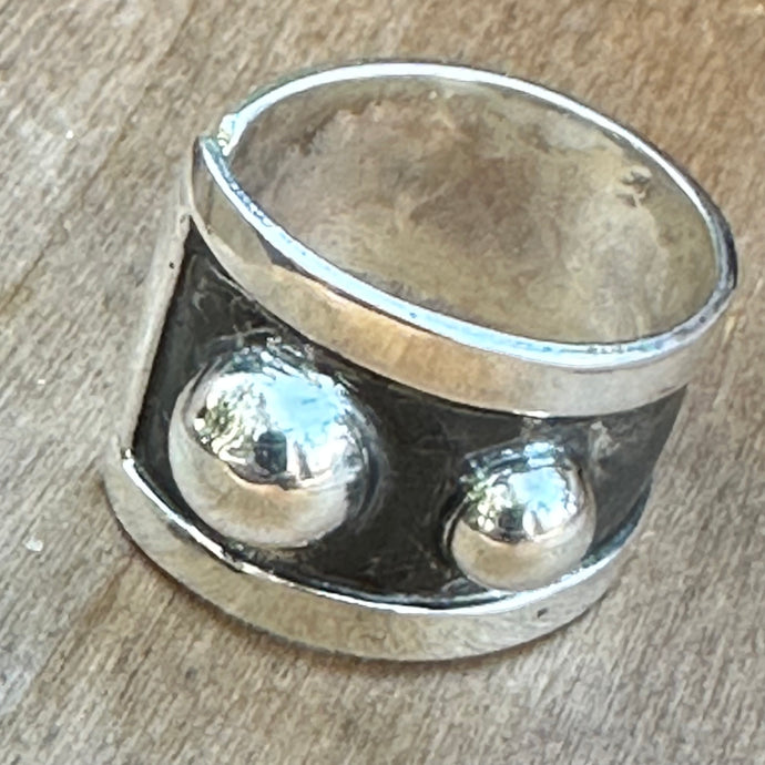 R0175.   Adjustable Oxidized Ring