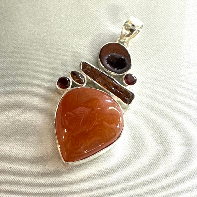 N0871  2” Carnelian Garnet Kyanite Necklace (18”)