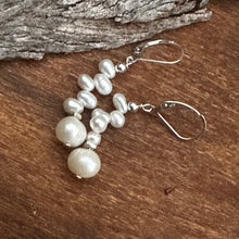 Load image into Gallery viewer, E0725  Pearl Earrings (1.7”)
