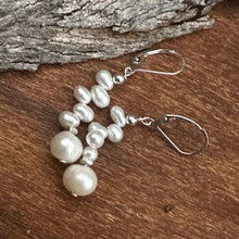 Load image into Gallery viewer, E0725  Pearl Earrings (1.7”)
