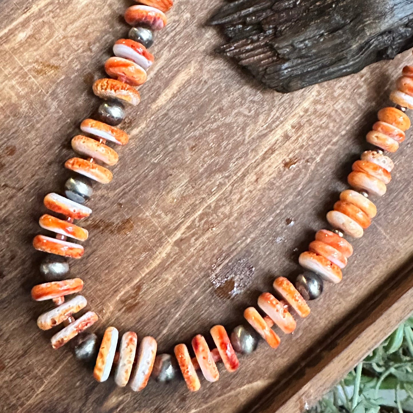 N0639  Navajo Pearls Spiny Oyster Necklace (23”)