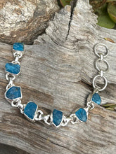 Load image into Gallery viewer, B0288.   Natural Apatite Toggle Bracelet
